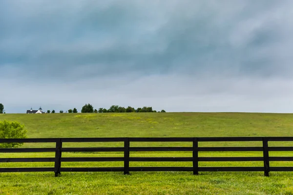 Section Horse Fence Copy Space Wispy Clouds — Stock Photo, Image