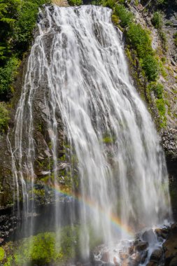 Küçük Rainbowl Narada altına düştüğünde içinde Krater Gölü ekilmemiş boş arazi