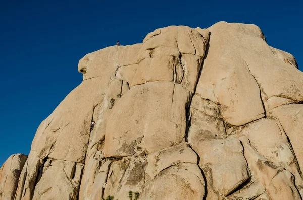 Escaladores Roca Roca Grande Durante Día Soleado Invierno — Foto de Stock