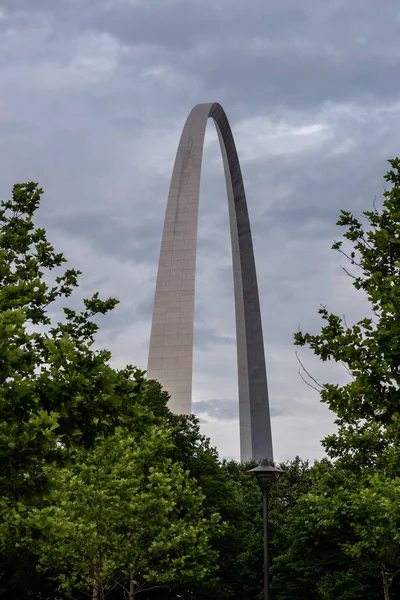Června 2018 Louis Spojené Státy Oblouk Vznáší Nad Městský Park — Stock fotografie