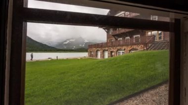 TL buzul - Swiftcurrent Gölü için bir manzaralı birçok buzul otel odası