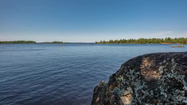 Voyageurs Campsite Rock Sticks Out Rainy Lake — Stock Video