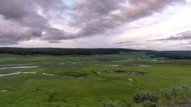 TL Yellowstone - Hayden Vadisi günbatımı bulutlu gökyüzü ile