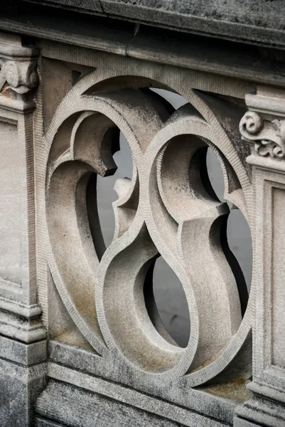 Een Gebeeldhouwde Reling Biedt Detail Het Balkon Van Een Historisch — Stockfoto