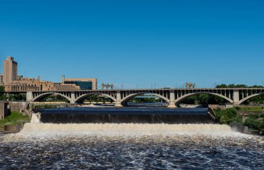 Mississippi Minneapolis Downtown yaz sabahı düşen su