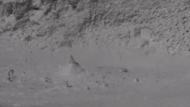 イエローストーン温泉ペイント鉢で泡のクローズ アップ — ストック動画