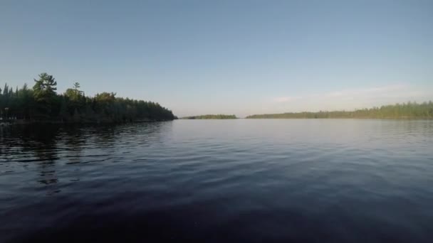 Passerar Slät Sjö Minnesota Vid Solnedgången — Stockvideo