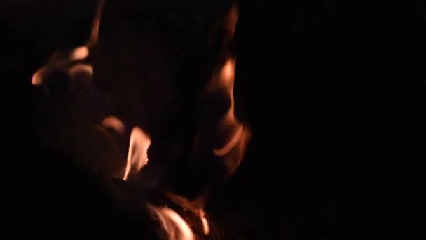 火焰在壁炉里闪烁 — 图库视频影像