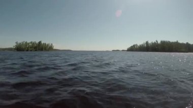 Yağmurlu göl Minnesota adalara doğru kürek