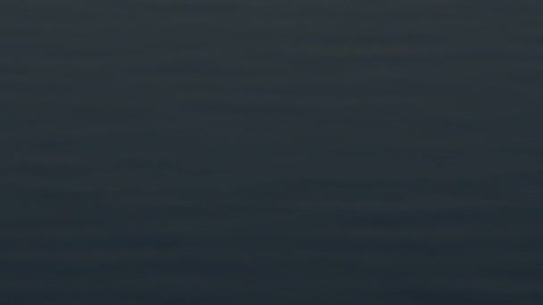 在昏暗的灯光下 杰克逊湖上的涟漪 — 图库视频影像