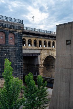 Kentsel park St. Louis dönüştürülmüş sanayi bölgesi gösterir