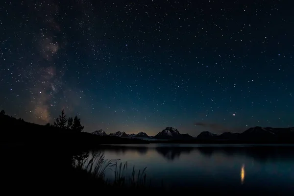 在怀俄明州的提顿范围的银河和恒星 — 图库照片