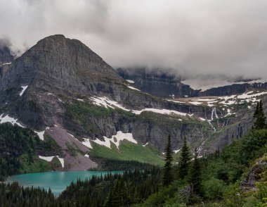 Bulutlar tezgah Grinnell buzul üzerinde