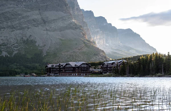 Muchos Glacier Hotel Otro Lado Del Lago Justo Después Del — Foto de Stock