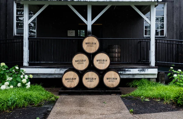 Louisville Vereinigte Staaten Juni 2018 Stapel Von Bulleit Bourbon Fässern — Stockfoto