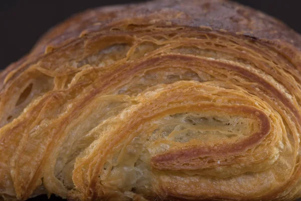 Schichten Von Croissant Teig Zusammengerollt Zeigt Textur Des Frühstücks Leckerbissen — Stockfoto