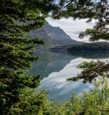 Birçok buzul Hotel Montana ağaçlarda delikten