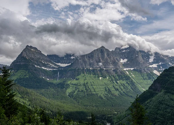 Berg Oberlin Und Clements Mit Vogel Frau Fällt Auf Montana — Stockfoto