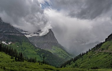 Yağmuru Vadisi Mt Oberlin Logan Pass üzerinden aşağıda