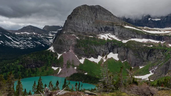 Grinnell jezero schovaný pod Grinnell Glacier — Stock fotografie