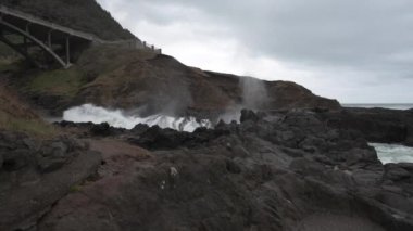 Aşçılar uçurum ve Spouting Horn Oregon kıyılarında