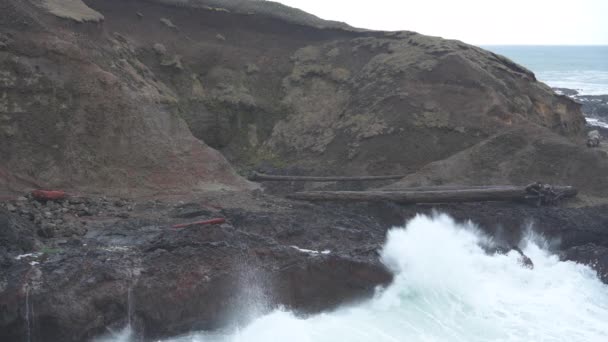 Grandes Vagues Écrase Dans Corne Mousse Long Côte Oregon — Video