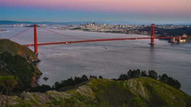 San Francisco Golden Gate Köprüsü günbatımında bakan zaman atlamalı