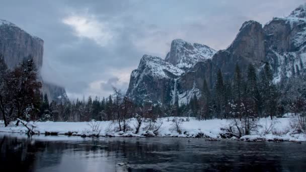 Čas Zanikla Yosemite Valley View Bridal Veil Falls Přes Zasněžená — Stock video