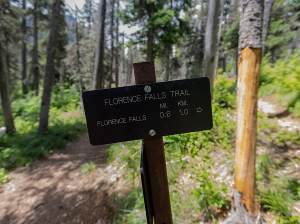 Florence Falls Trail znamení — Stock fotografie