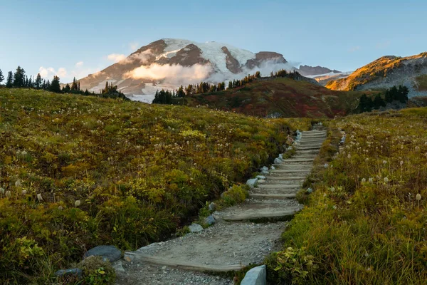 Golden Gate Trail sobe prado — Fotografia de Stock