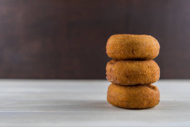 Üç Rustik Donuts Yığını