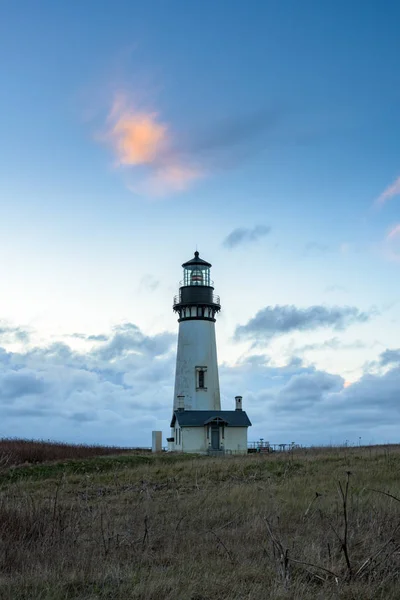 Nuage orange sur Yaquina tête phares — Photo