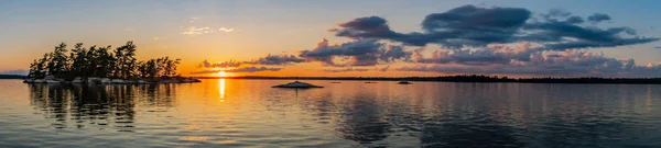 Panorama de Isla y Puesta del Sol —  Fotos de Stock