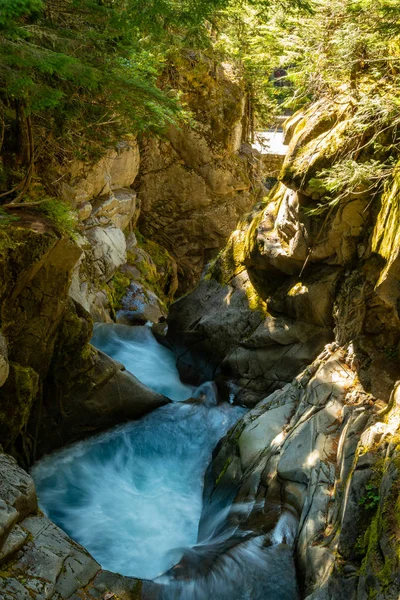 Vodní Tumbles přes kaňon nad Christinou — Stock fotografie