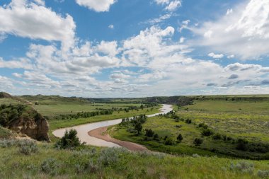 Küçük Missouri Nehri Çayır through