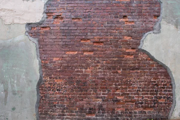 古色古香的砖墙与磨损的灌浆脱脂 — 图库照片