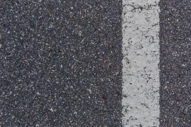 Beyaz Çizgili Asfalt