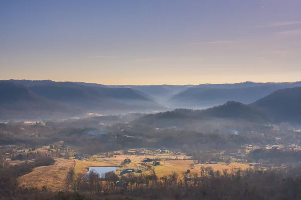 Ranní mlha visí v údolí Kentucky — Stock fotografie