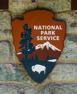 Taş Duvarda Milli Park İşareti