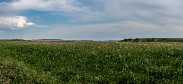 Sweeping Panorama of Grass in Badlands — Stock Photo, Image