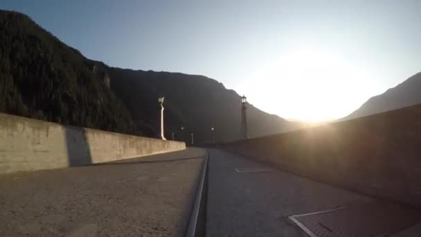 Bight Solljus Medan Korsar Diablo Dam Road Klar Dag — Stockvideo