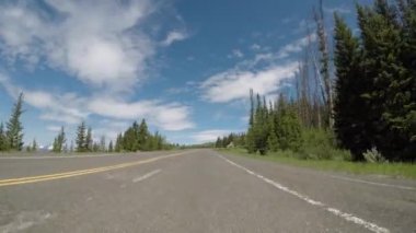 Parçalı bulutlu bir günde yokuş yukarı gitmek