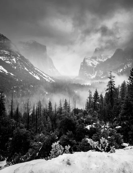 Zima burza rozliczeń Dolina Yosemite — Zdjęcie stockowe