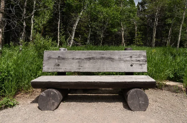 Log Bench in Field — Stock Photo, Image