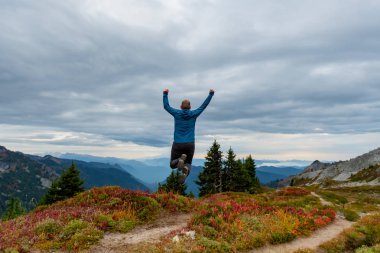 Man Tatoosh Overlook 'da Sonbaharı Kutladı