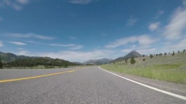 Kar Uzakta Dağlarda Bekliyor