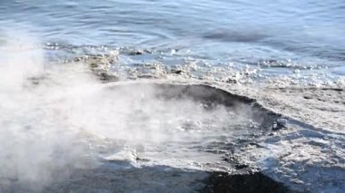 Yellowstone Gölü yakınlarındaki Termal Pot Kaynar