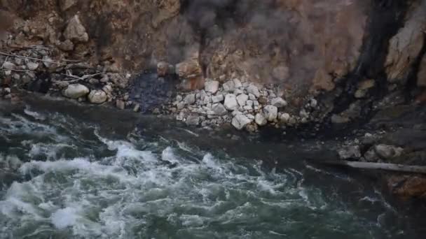 Escapas Térmicas Vapor Lado Rio Yellowstone — Vídeo de Stock