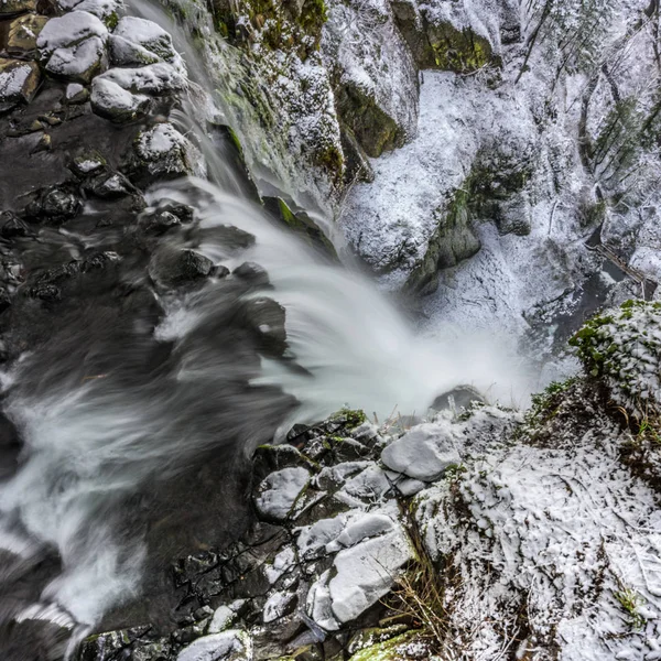 Langzeitbelichtung über Multnomah fällt — Stockfoto