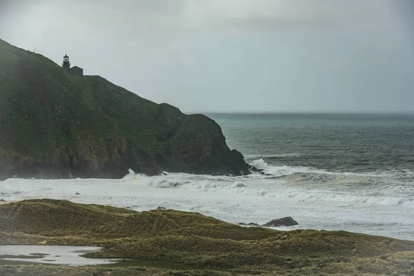 Lighthouse Along Point Sur with Waves Crashing — Stock Photo, Image